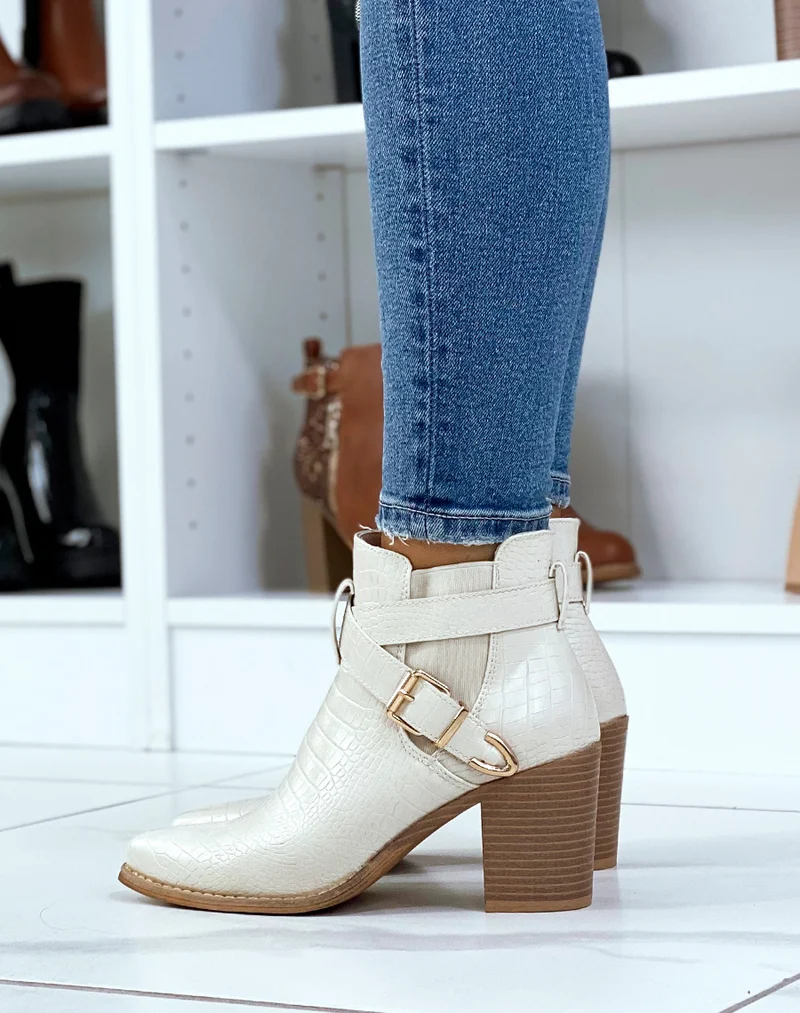Bottines crème à talon effet croco