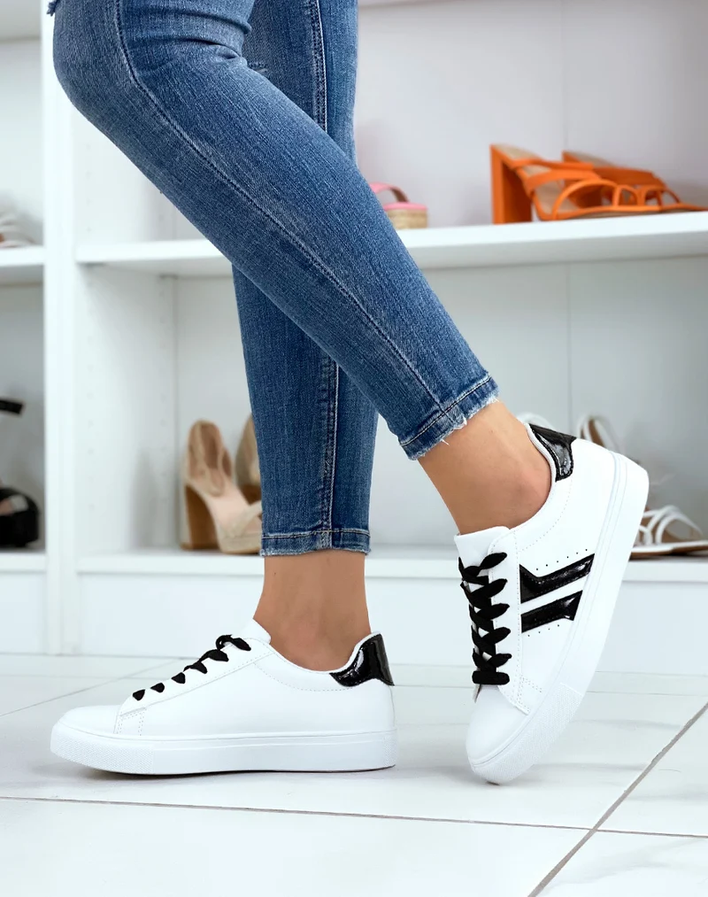 Baskets blanches et noires basses