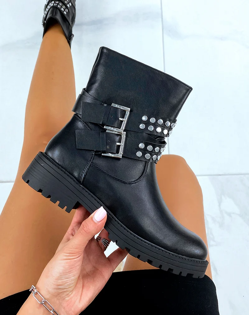 Bottines montantes noires à lanières cloutées