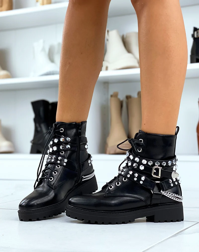 Bottines noires à chaines et clous