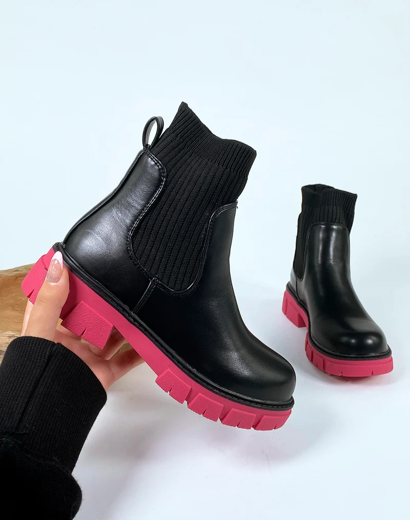 Bottines effet chaussette noires à semelle rose