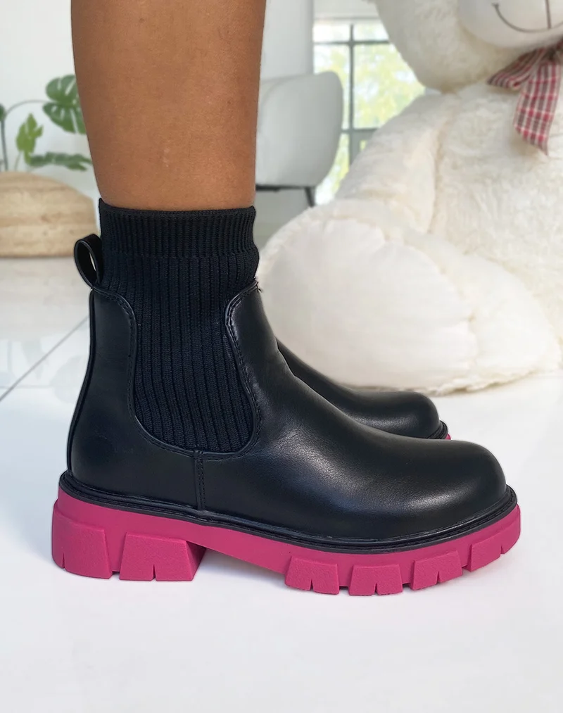 Bottines effet chaussette noires à semelle rose