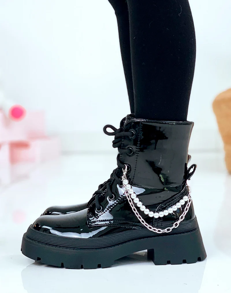 Bottines noires effet miroir à lacet