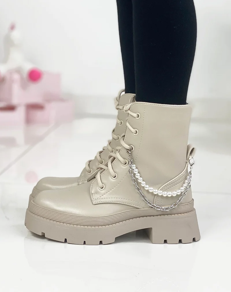 Bottines beiges à lacets et détails en perle
