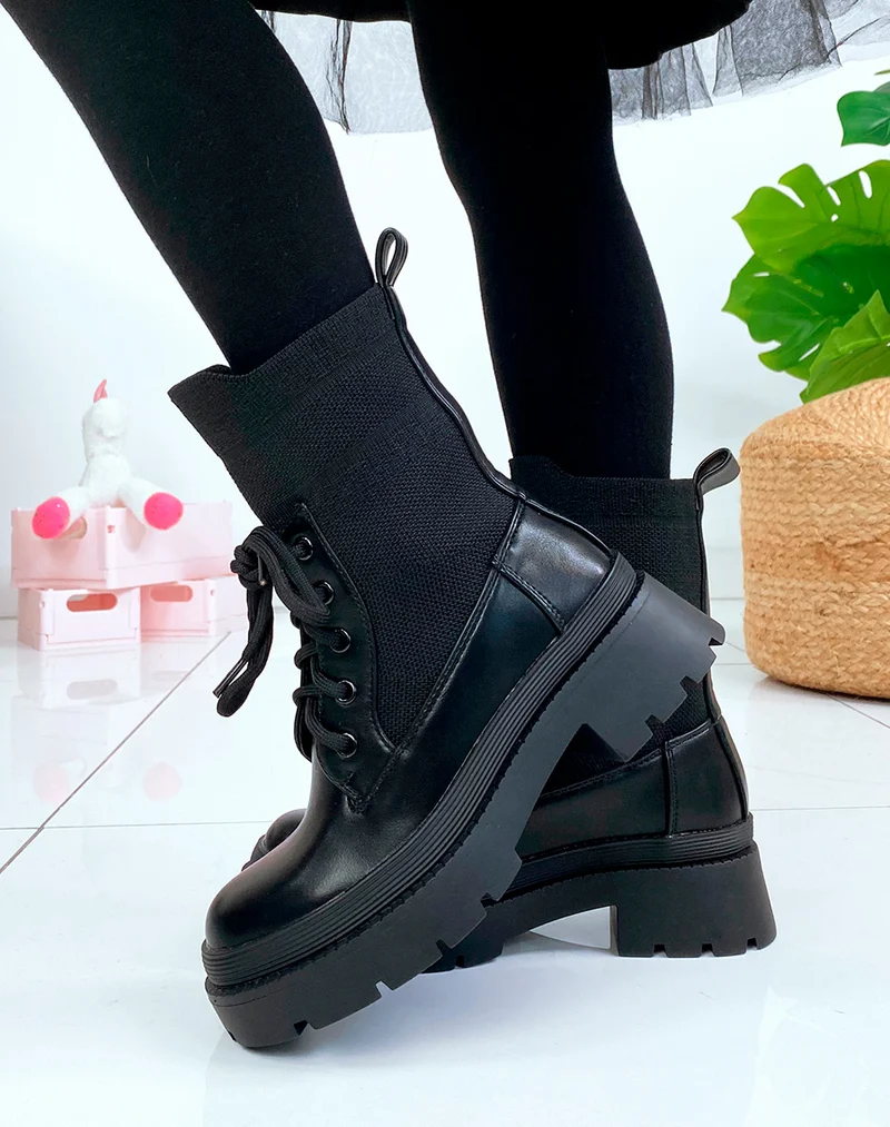 Bottines noires à lacets et élastique