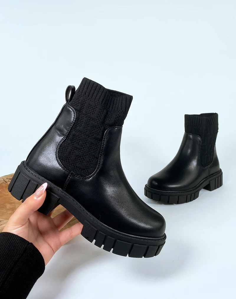 Bottines noires effet chaussette à motifs en relief