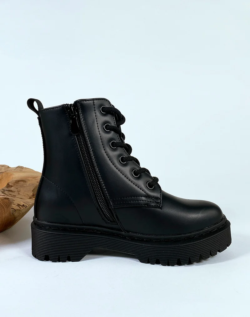Bottines noires à lacets effet mat