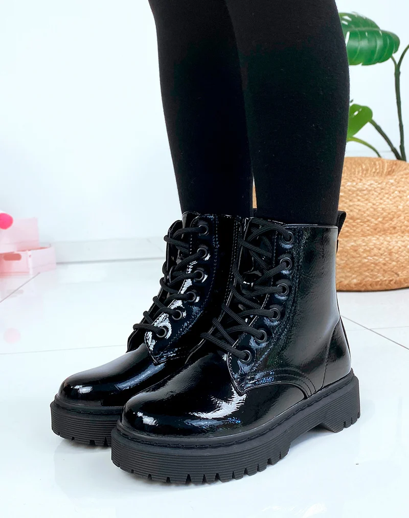 Bottines noires effet miroir à lacets