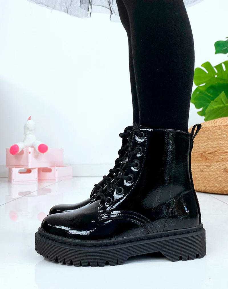 Bottines noires effet miroir à lacets