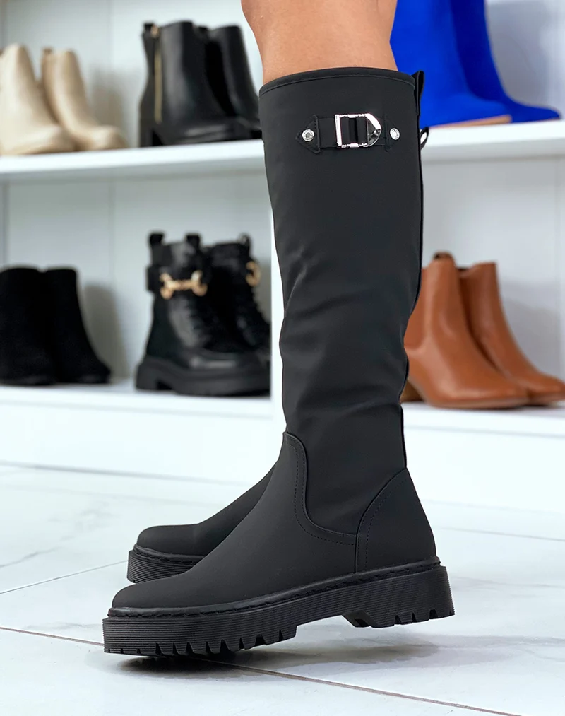 Bottes montantes noirs à semelles plates à détails dorées