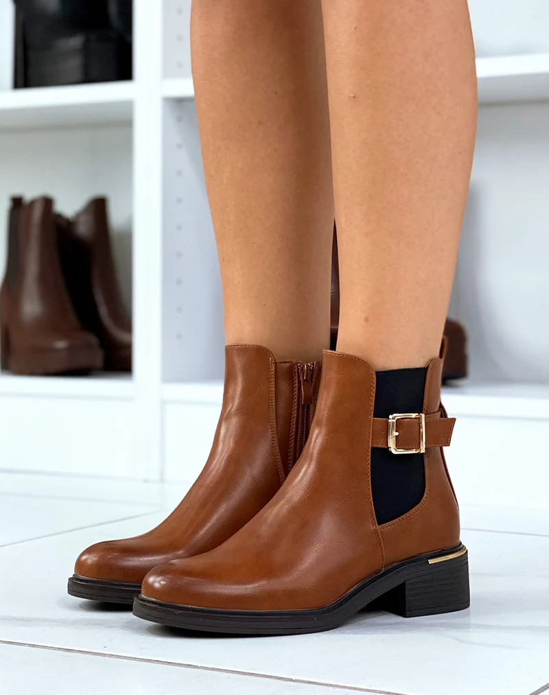 Bottines camel à lanière ajustable et talon à détail doré