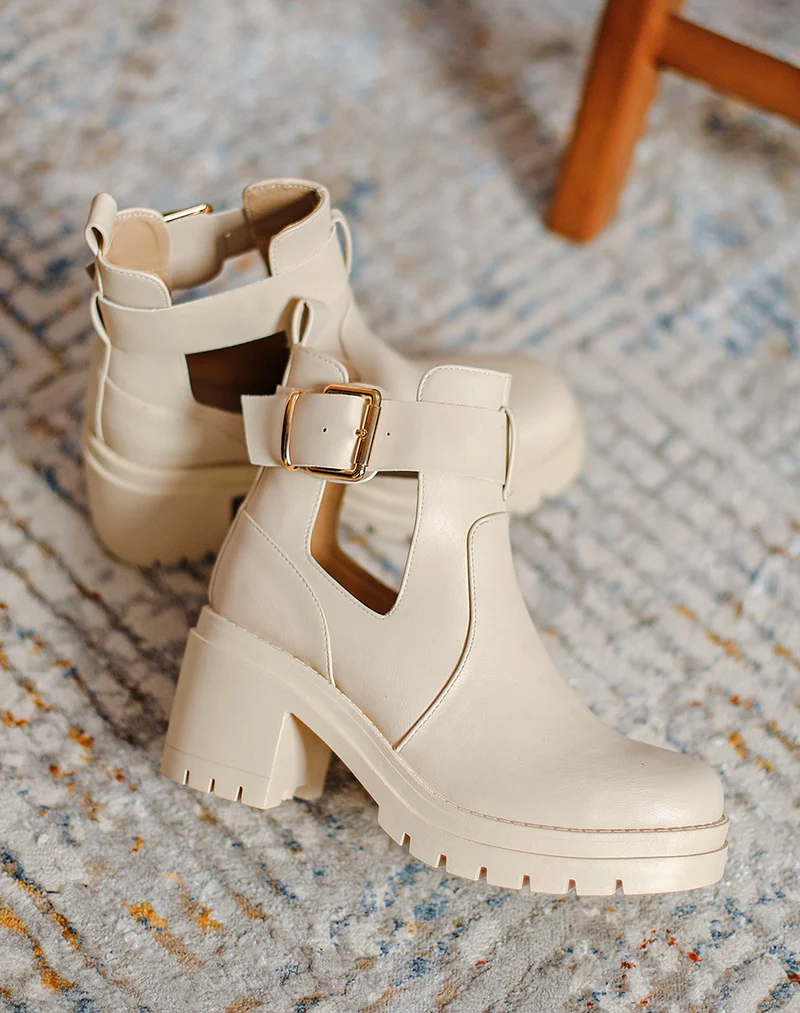 Bottines beiges ouvertes à talon