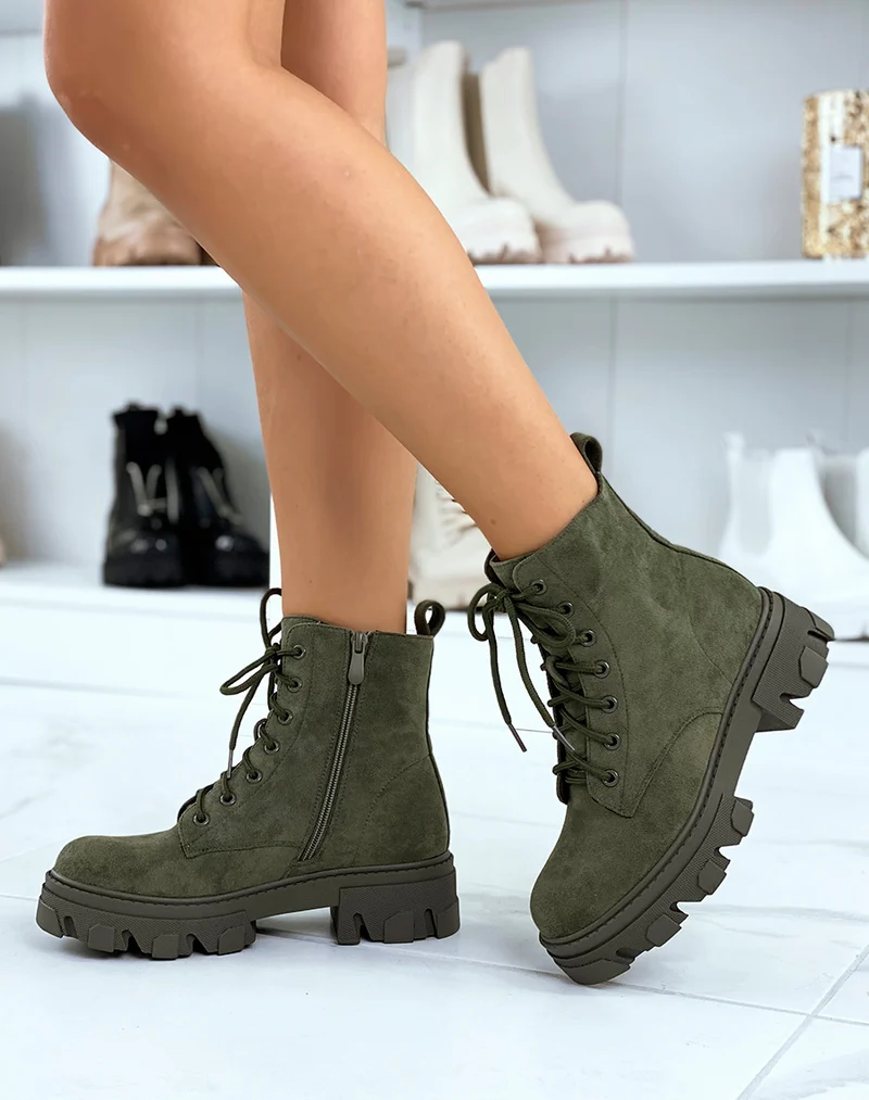 Bottines en suédine kaki lacées à semelle crantée