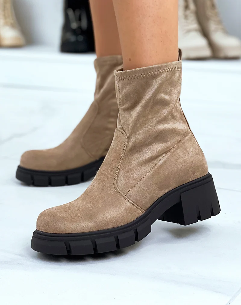 Bottines marron souples en suédine à talon cranté