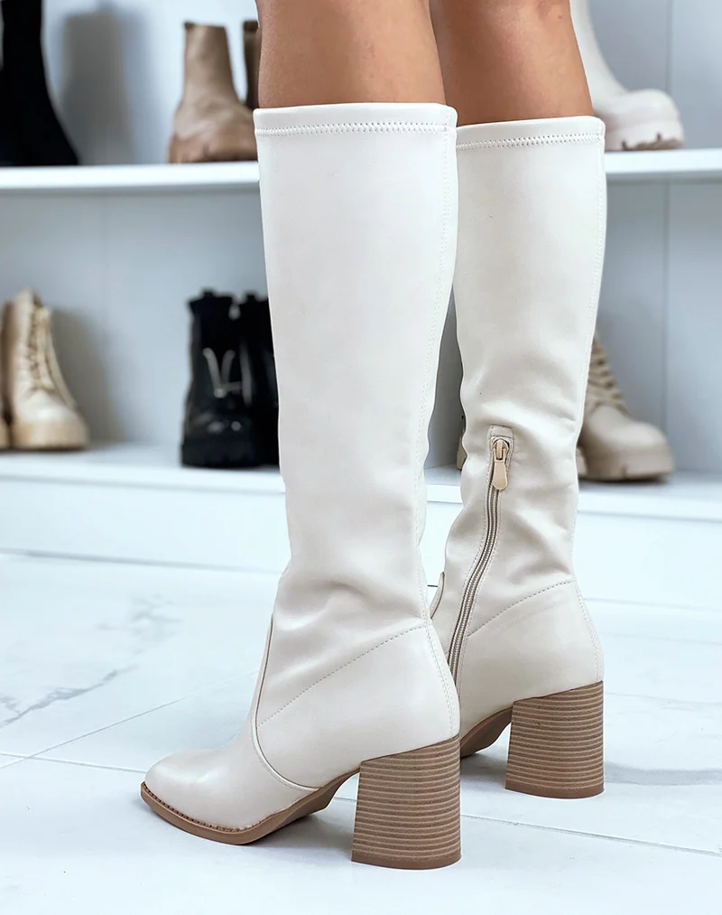 Bottes beiges à talon et bout carré