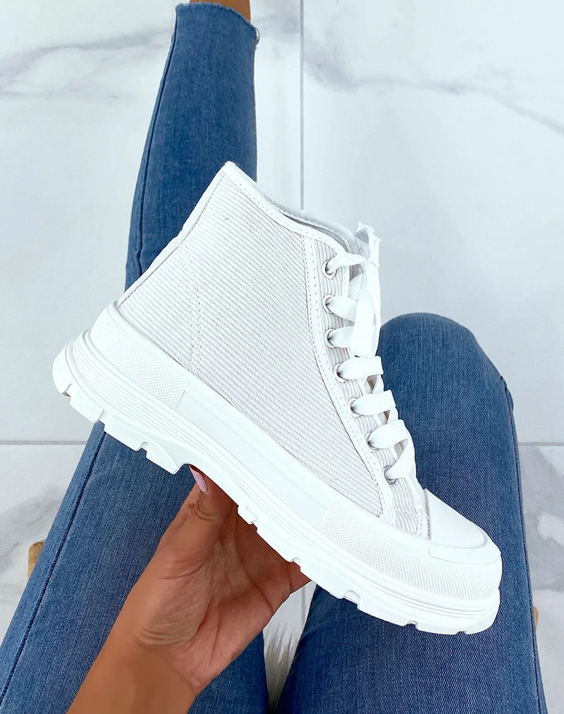 Basket blanches montantes en suédine rayée