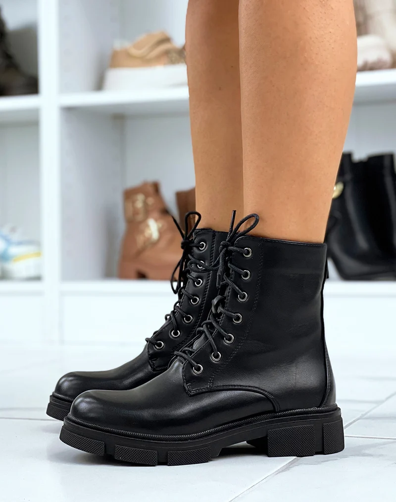 Bottines noires montantes à lacets et semelle talonnée