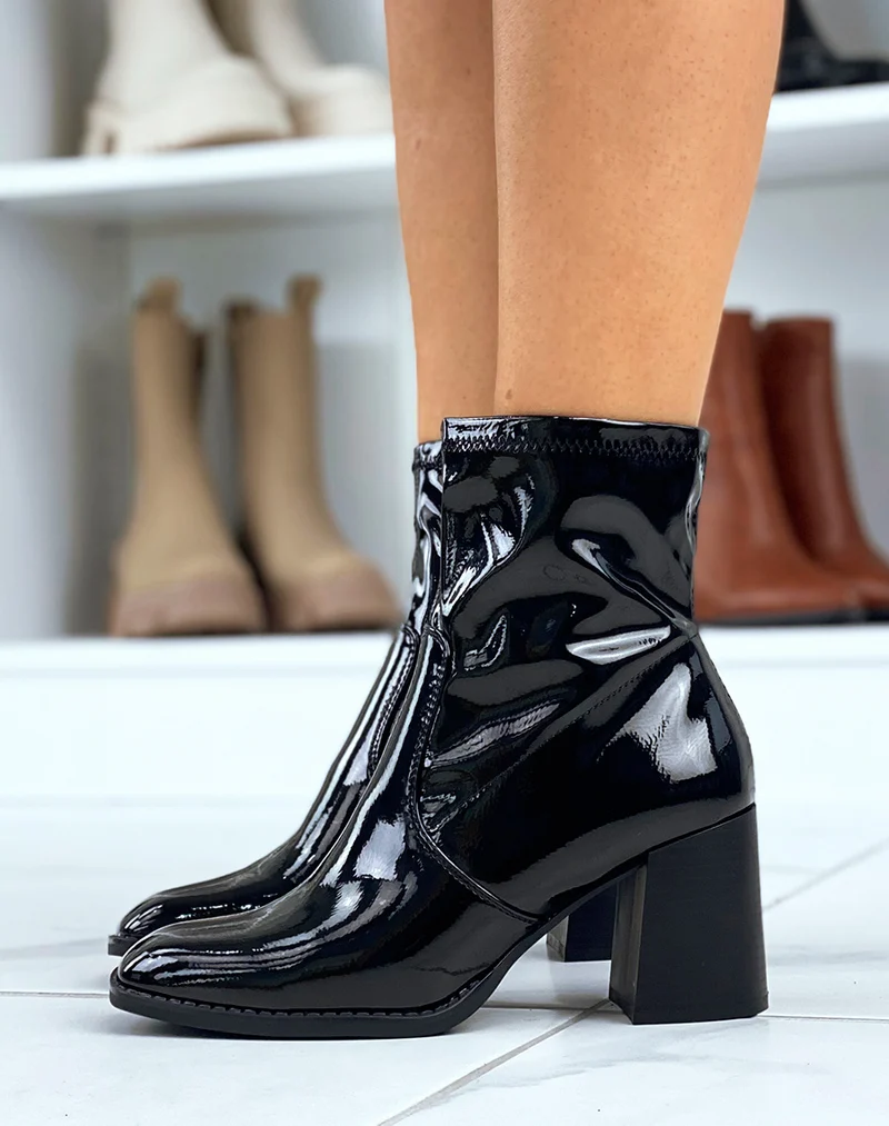 Bottines à talons vernies noires et à bout carré