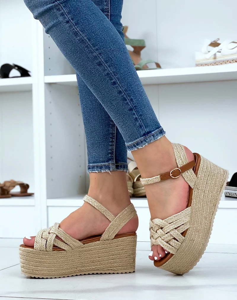 Sandales compensées beiges à bride style corde croisée et semelle épaisse