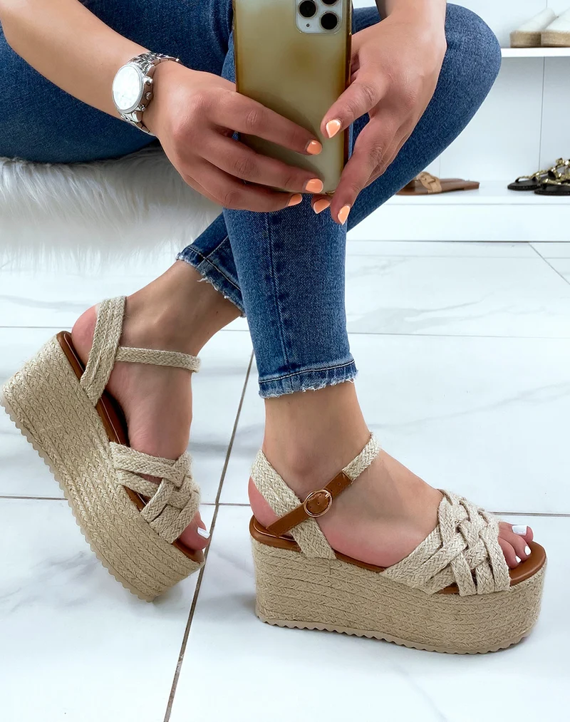 Sandales compensées beiges à bride style corde croisée et semelle épaisse