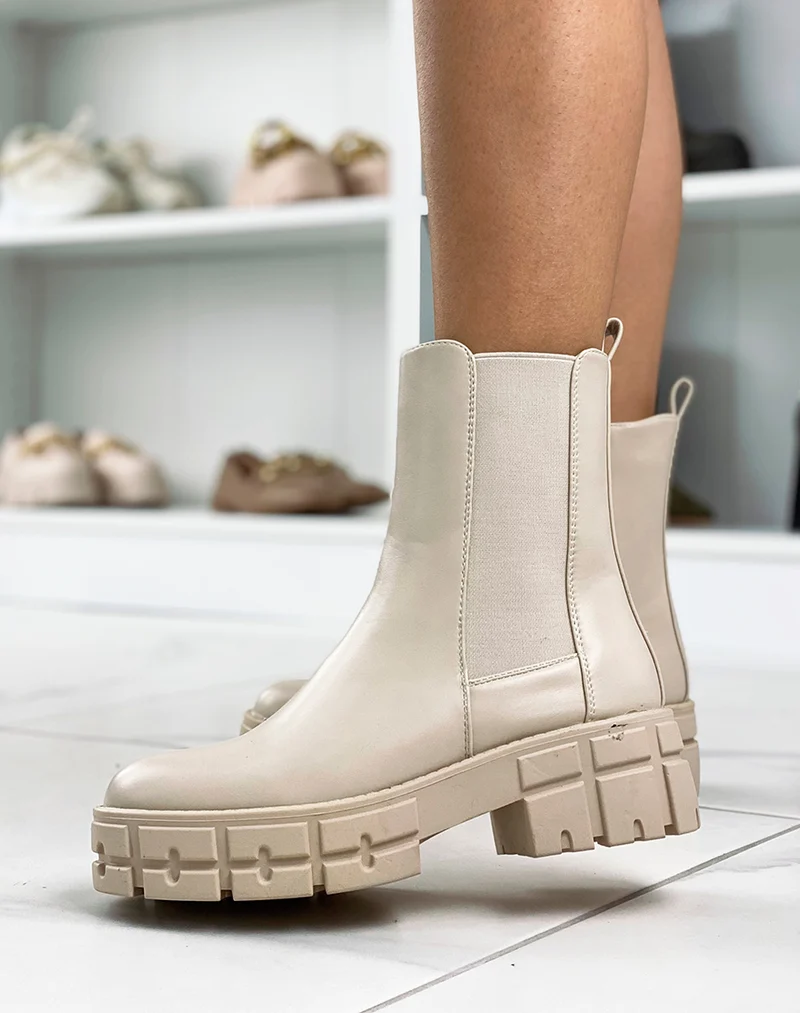 Bottines beiges style chelsea à gros talon cranté