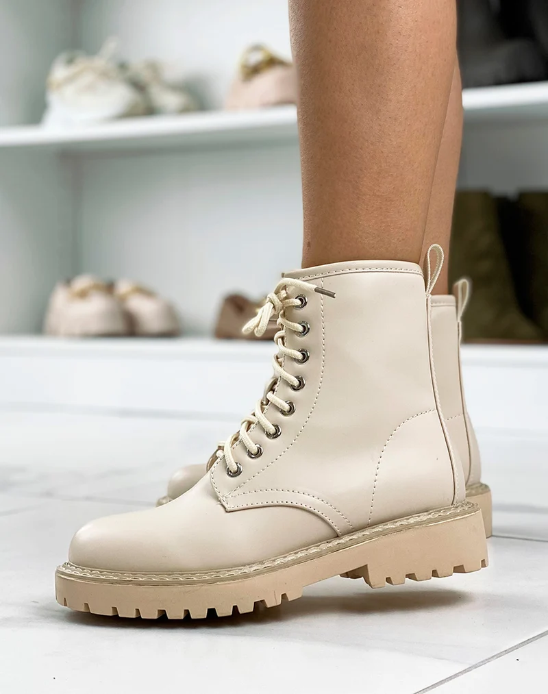 Bottes beige en simili cuir à lacets