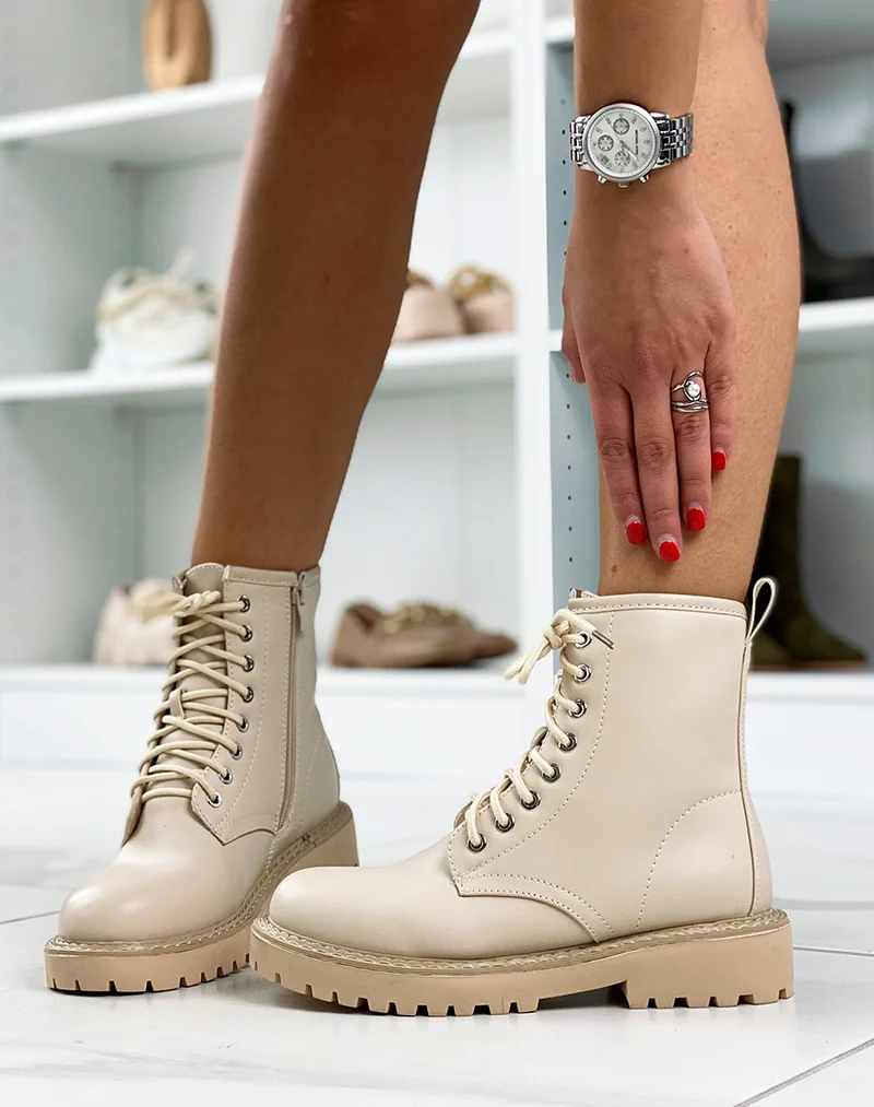 Bottes beige en simili cuir à lacets