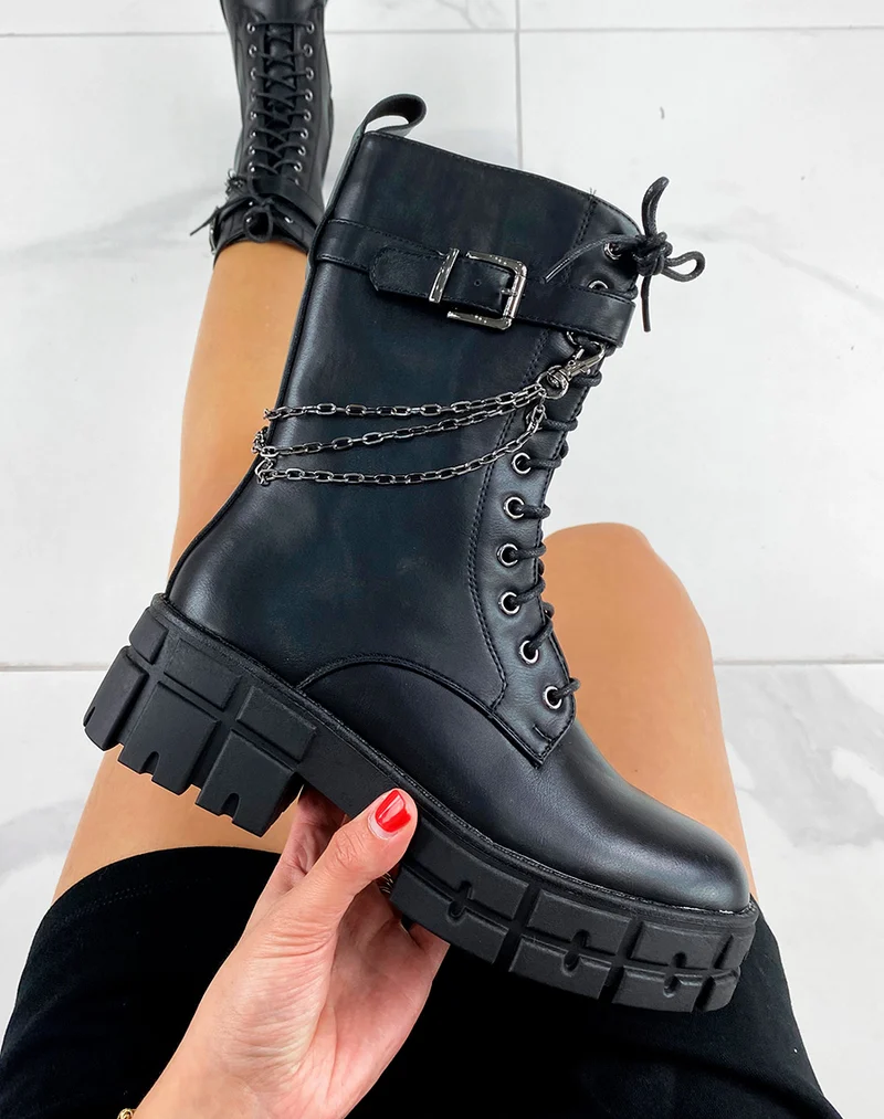 Bottines montantes noires à lanière et triple chaînes anthracites