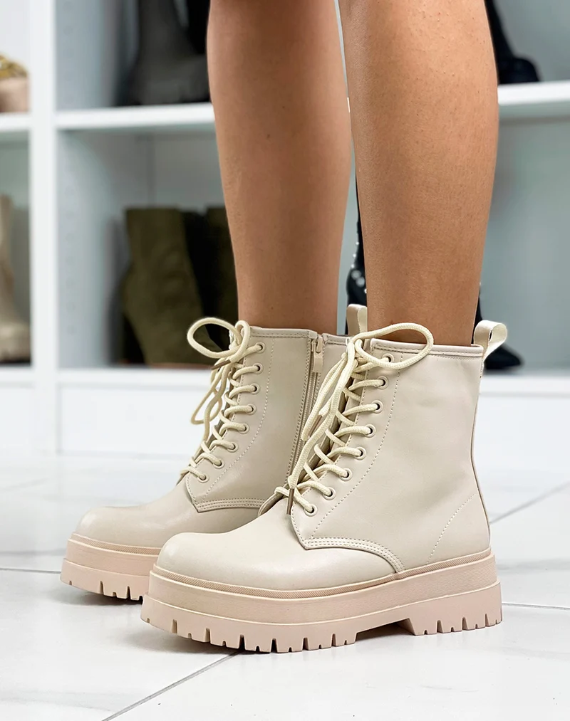 Bottines beiges lacées à semelle épaisse