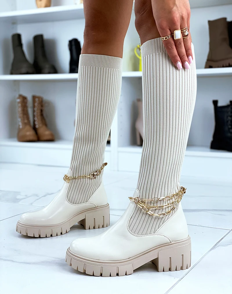 Bottes beiges montantes effet chaussette à fines chaines dorées