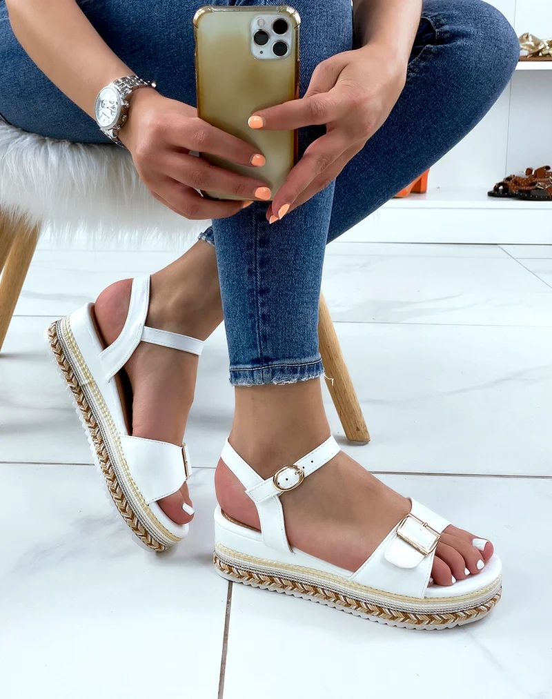 Sandales blanches à semelle épaisse bride ajustable et motifs aztèques