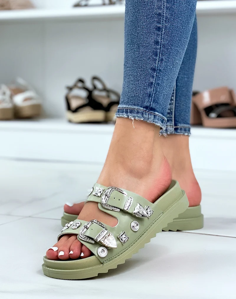 Mules vertes à double brides à bijoux argentés