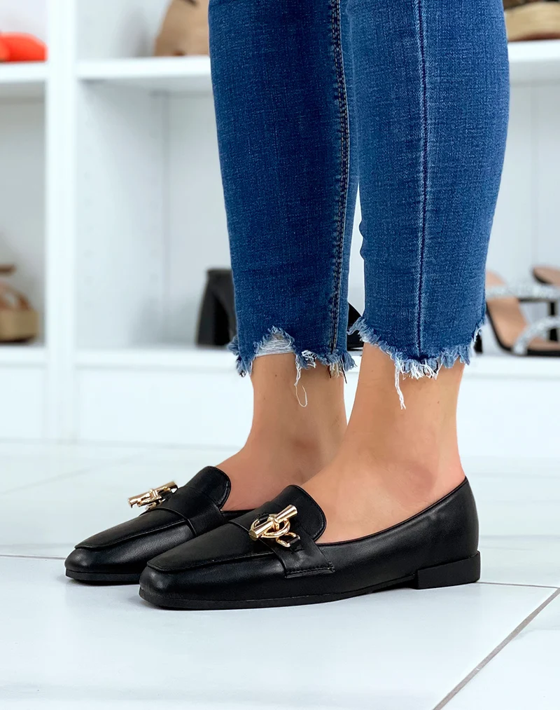 Mocassins noirs à boucle dorée