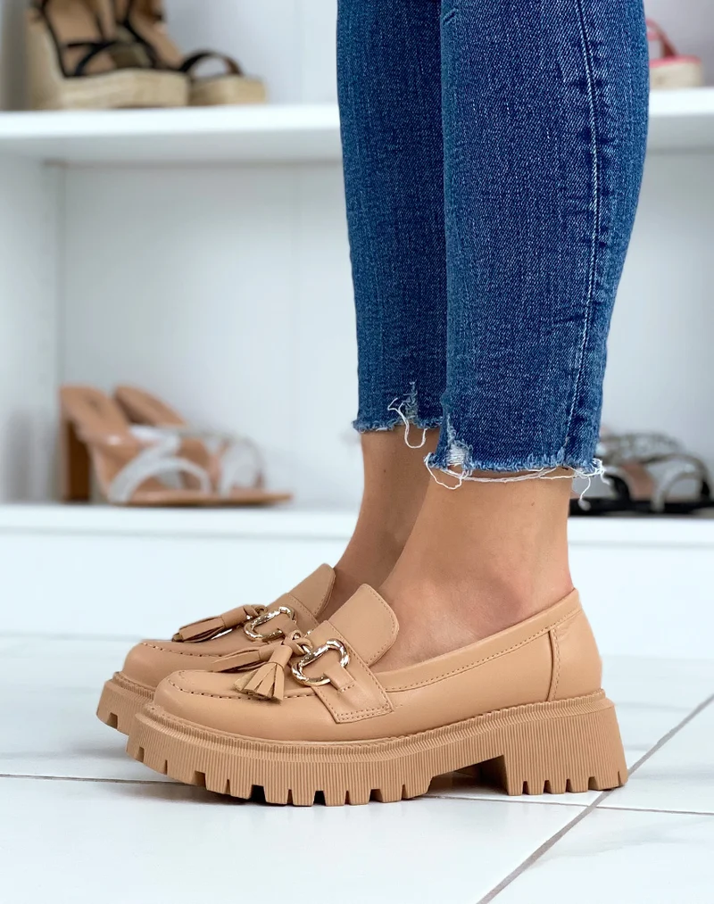 Mocassins beige foncé à franges et détail doré