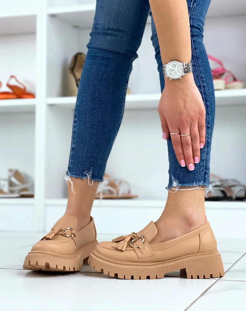 Mocassins beige foncé à franges et détail doré