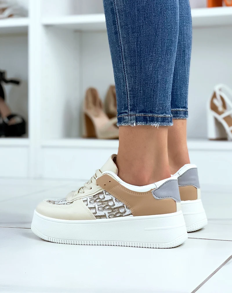 Baskets beiges à plateforme et empiècements en tissu