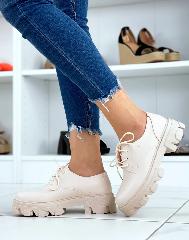 Derbies beiges mattes à semelle crantée