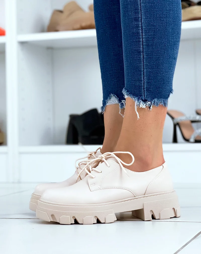 Derbies beiges mattes à semelle crantée