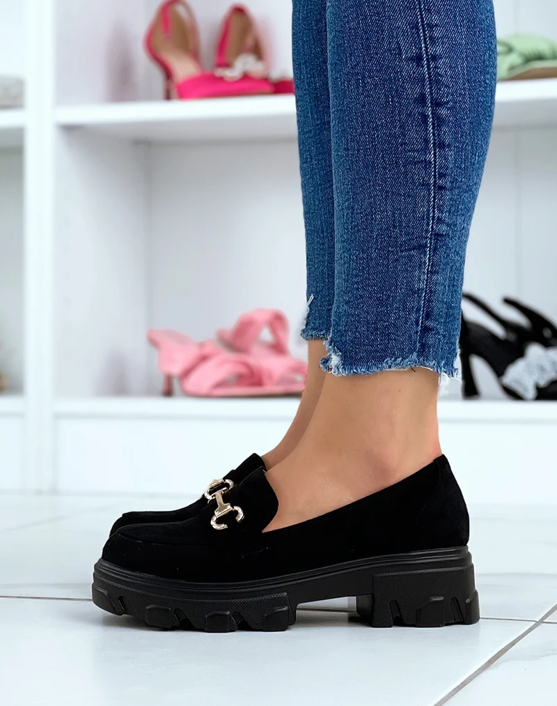 Mocassins en suédine noire à semelle épaisse et crantée