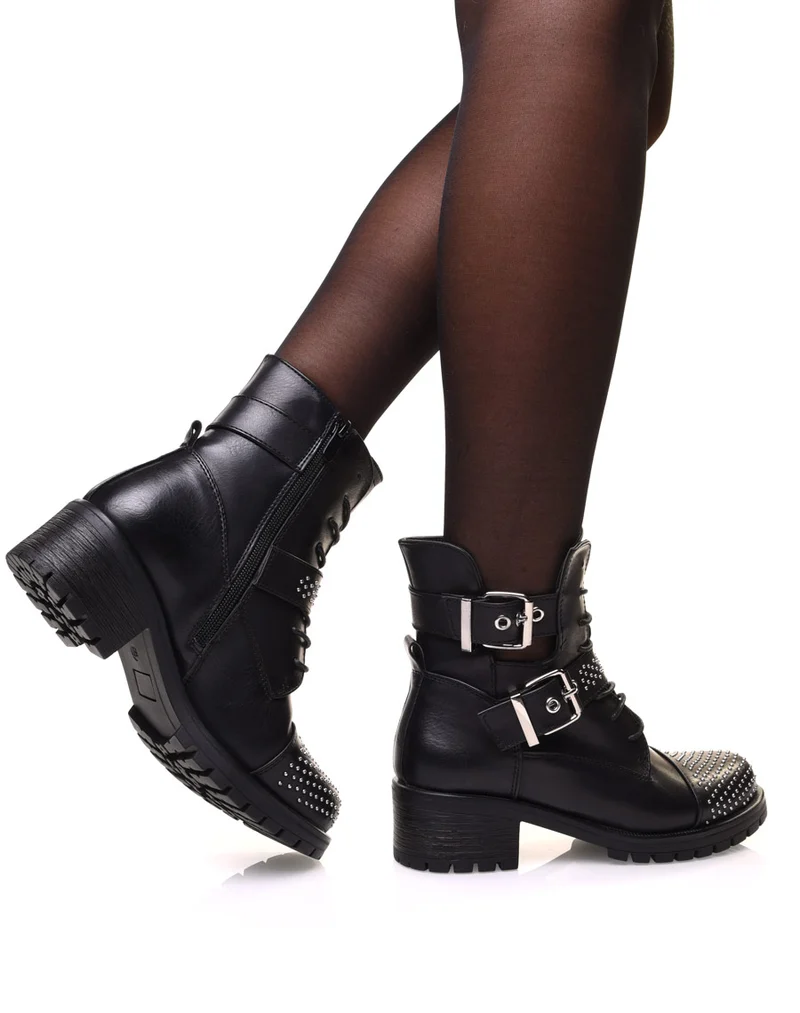 Bottines noires ajourées à lacets et lanières ornées