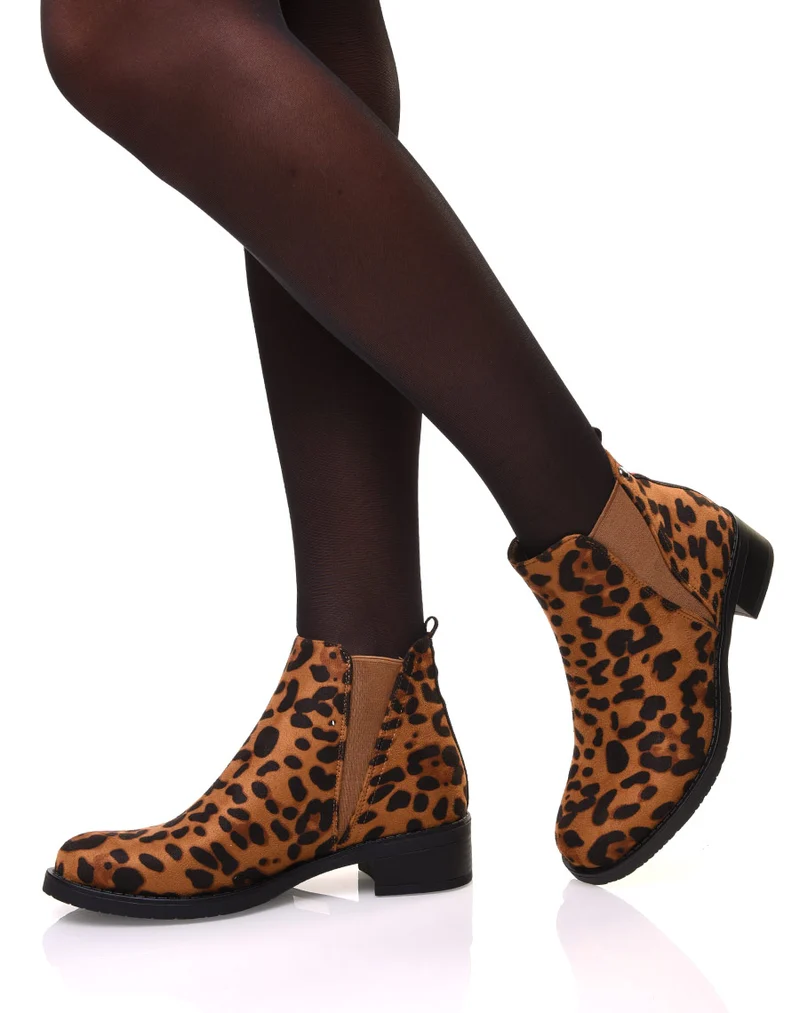 Bottines léopard avec élastique bicolore à l’arrière