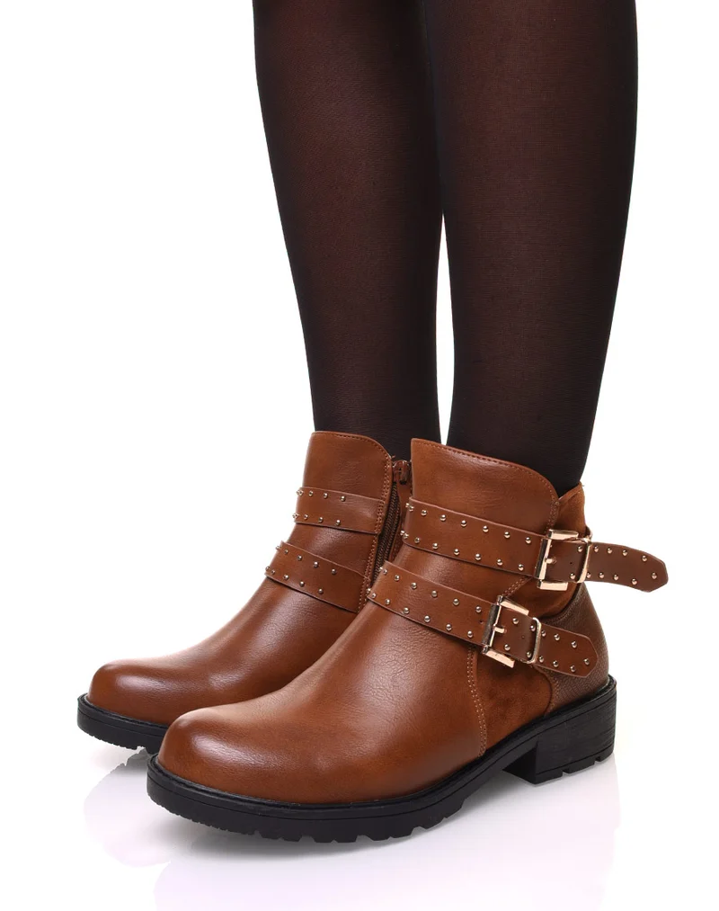 Bottines camelles bi-matière à sangle cloutée