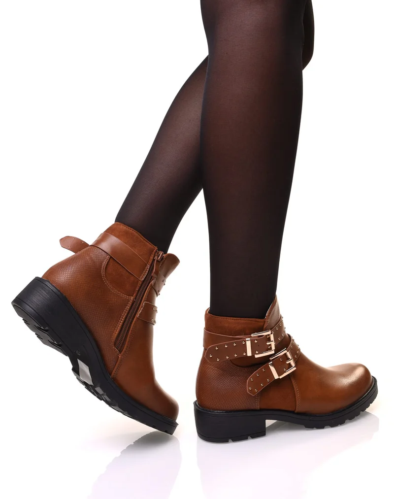 Bottines camelles bi-matière à sangle cloutée