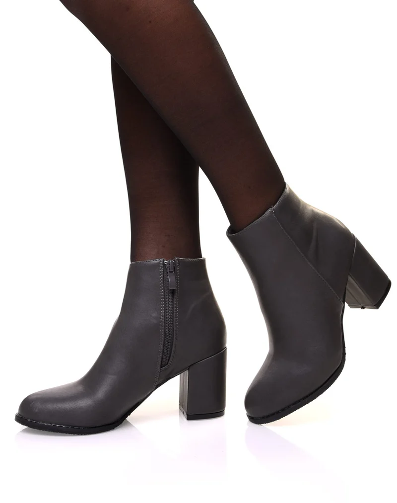 Bottines grises minimalistes à talons mi haut