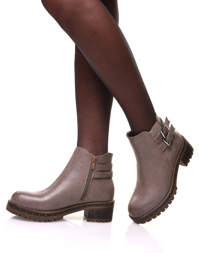 Bottines taupes à semelle crantée et cloutée