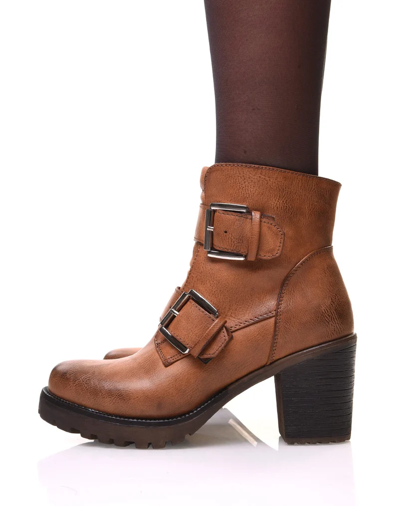 Bottines camelles à talons et sangles