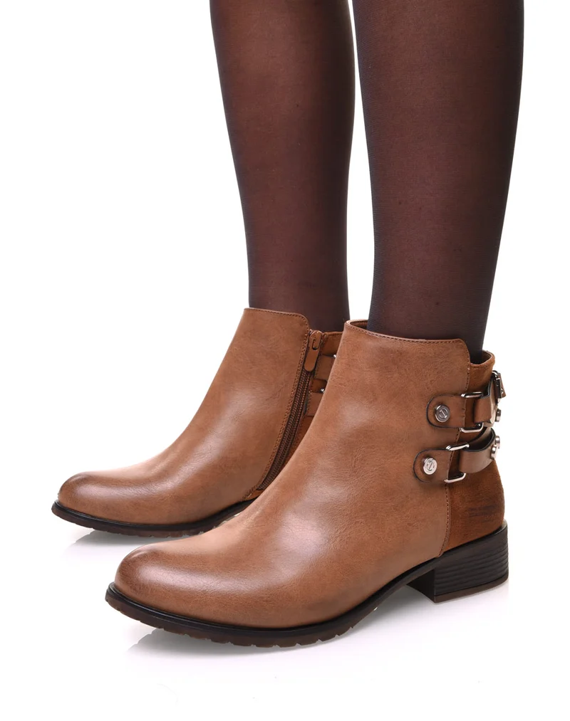 Bottines camelles bi matières à sangle cloutée