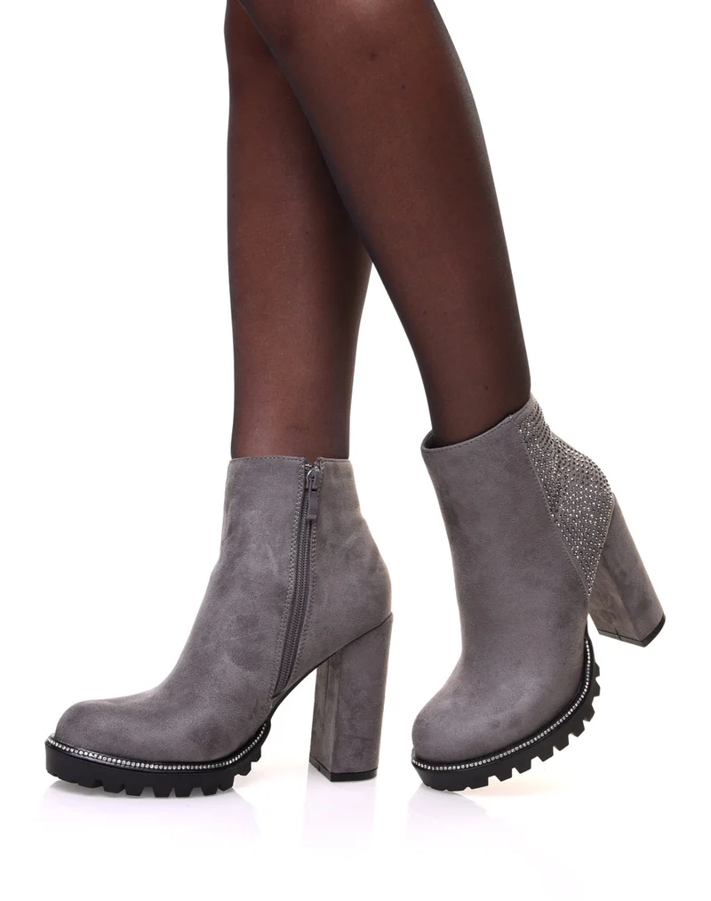 Chelsea boots grises en suédine à détails strass et talons