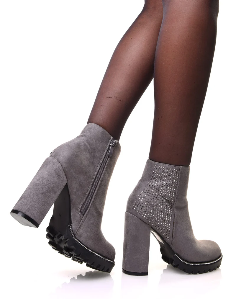 Chelsea boots grises en suédine à détails strass et talons