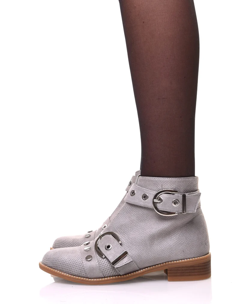 Bottines grises lanières cloutées ouvertes à l’avant